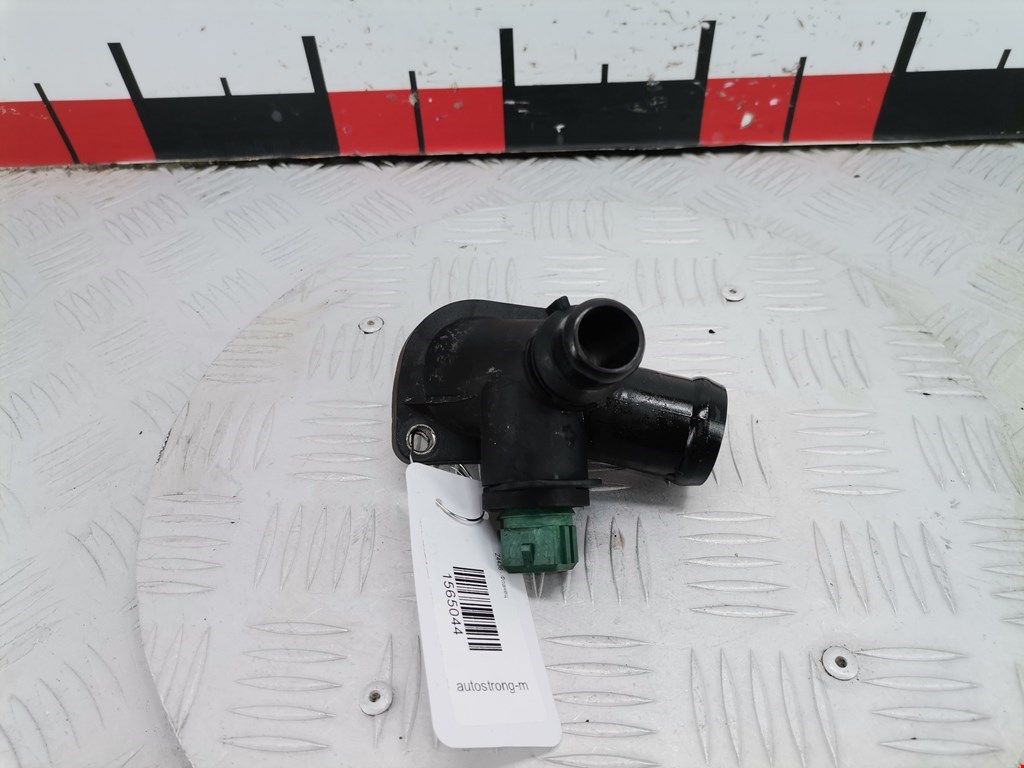 Тройник системы охлаждения AUDI A4 B5 1995-2001