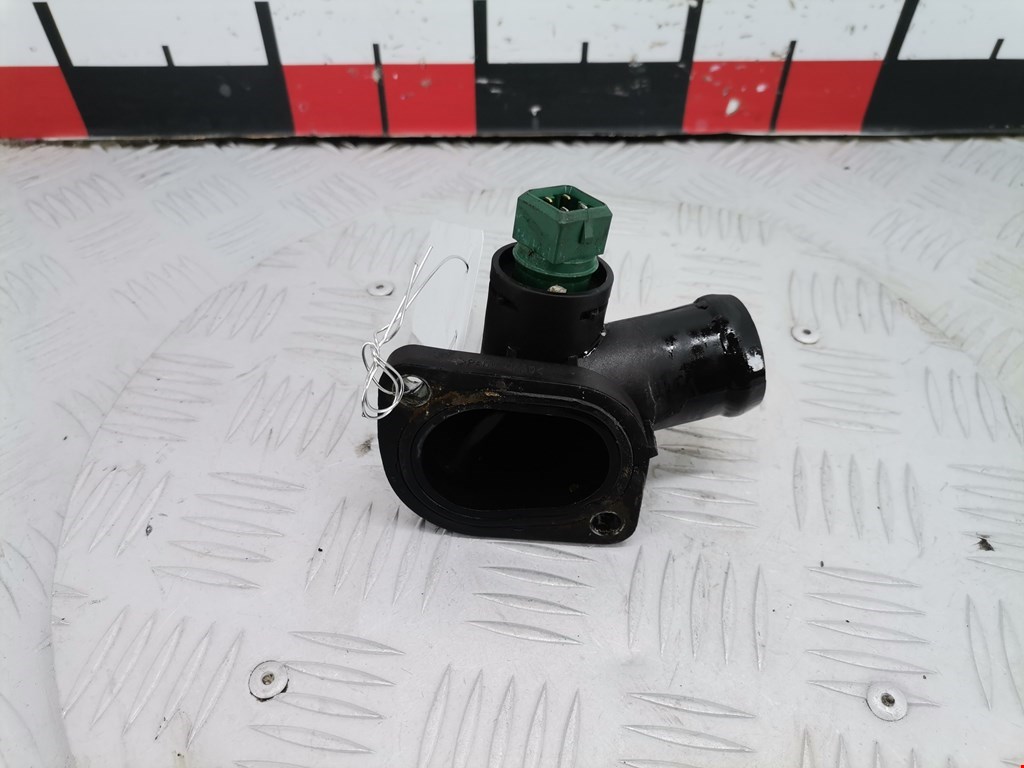 Тройник системы охлаждения AUDI A4 B5 1995-2001