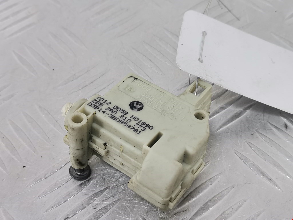 Активатор замка бензобака VOLKSWAGEN Passat B7 2011-2015