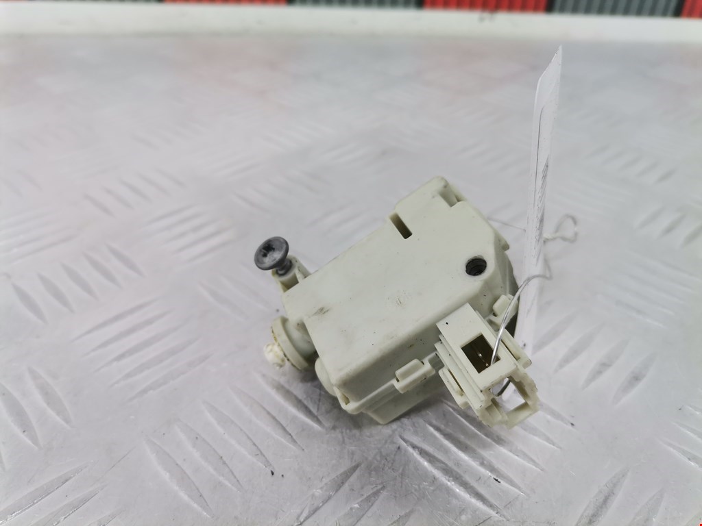 Активатор замка бензобака VOLKSWAGEN Passat B7 2011-2015