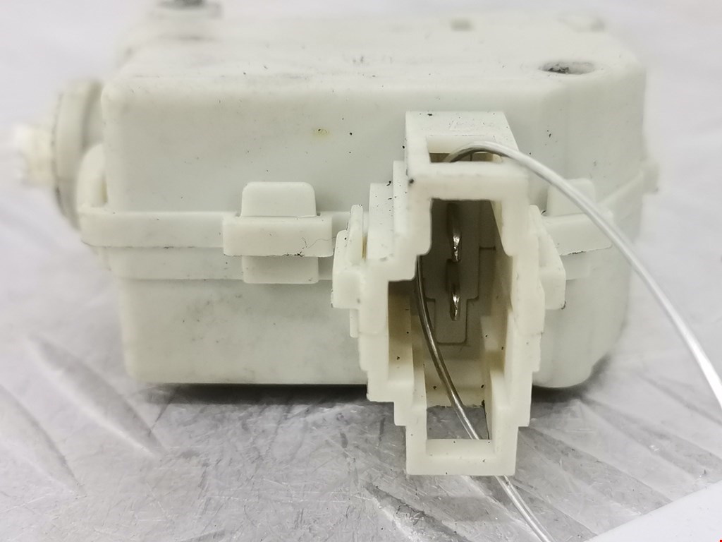 Активатор замка бензобака VOLKSWAGEN Passat B7 2011-2015