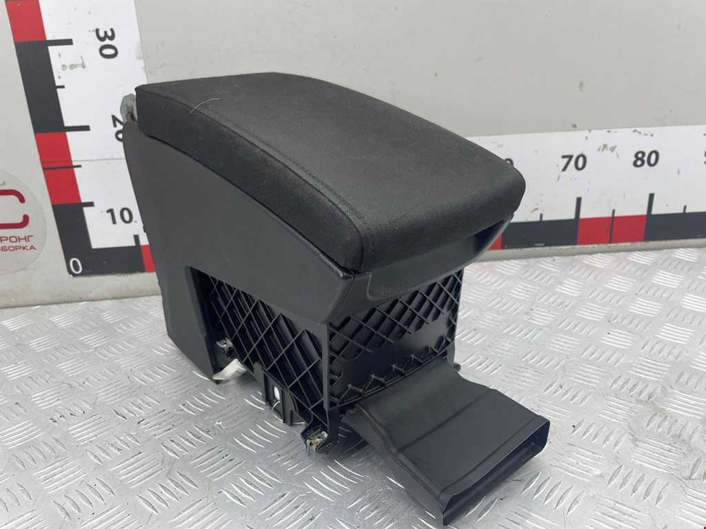 Подлокотник в салон VOLKSWAGEN Passat B7 2011-2015