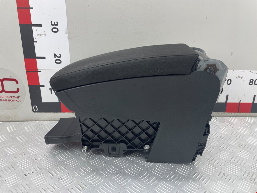 Подлокотник в салон VOLKSWAGEN Passat B7 2011-2015