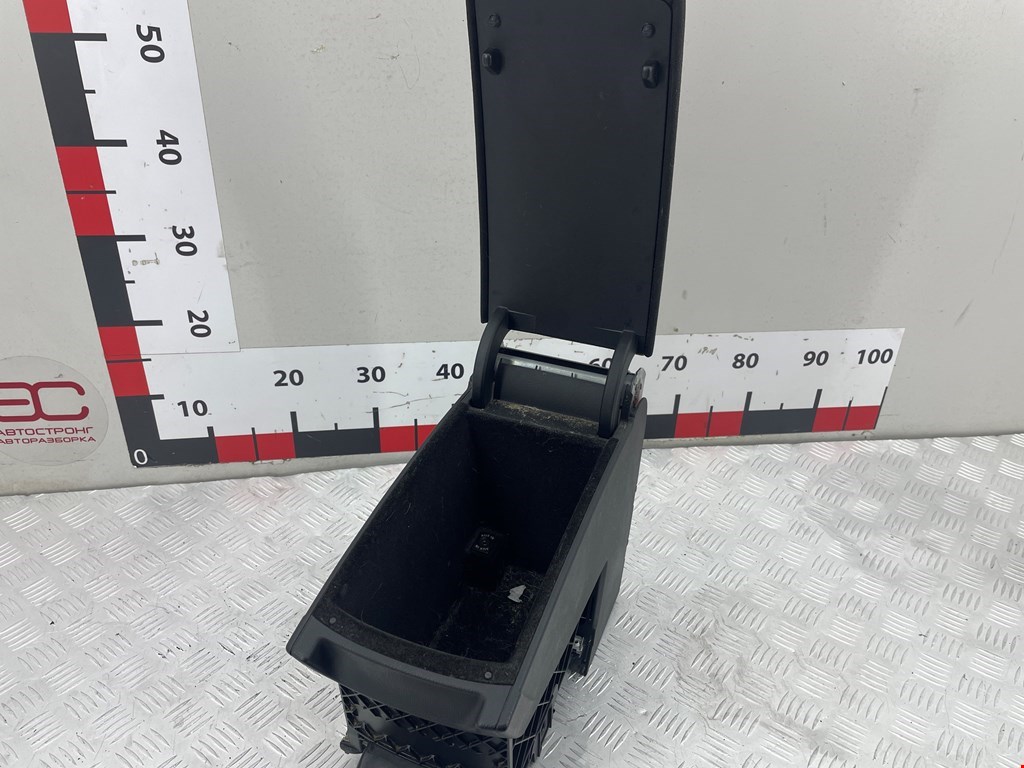 Подлокотник в салон VOLKSWAGEN Passat B7 2011-2015