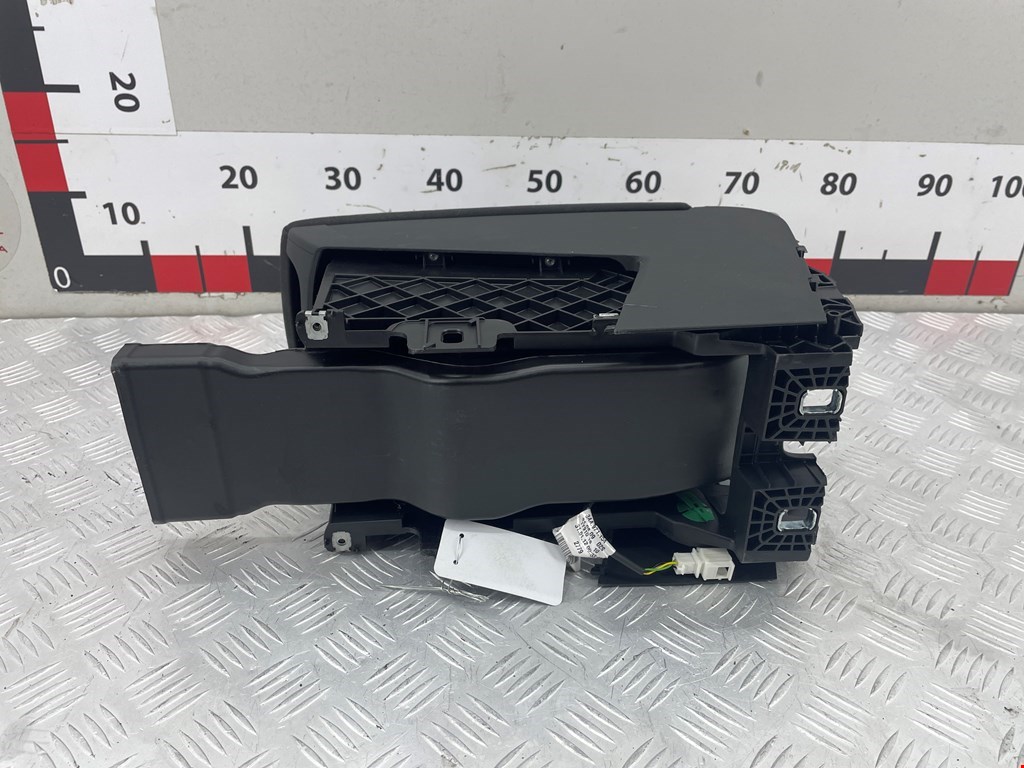 Подлокотник в салон VOLKSWAGEN Passat B7 2011-2015