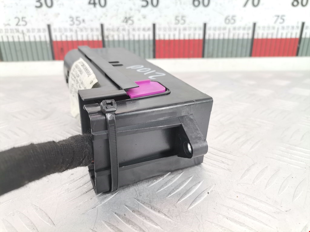 Датчик уровня в бачок омывателя VOLKSWAGEN Touran 2003-2010