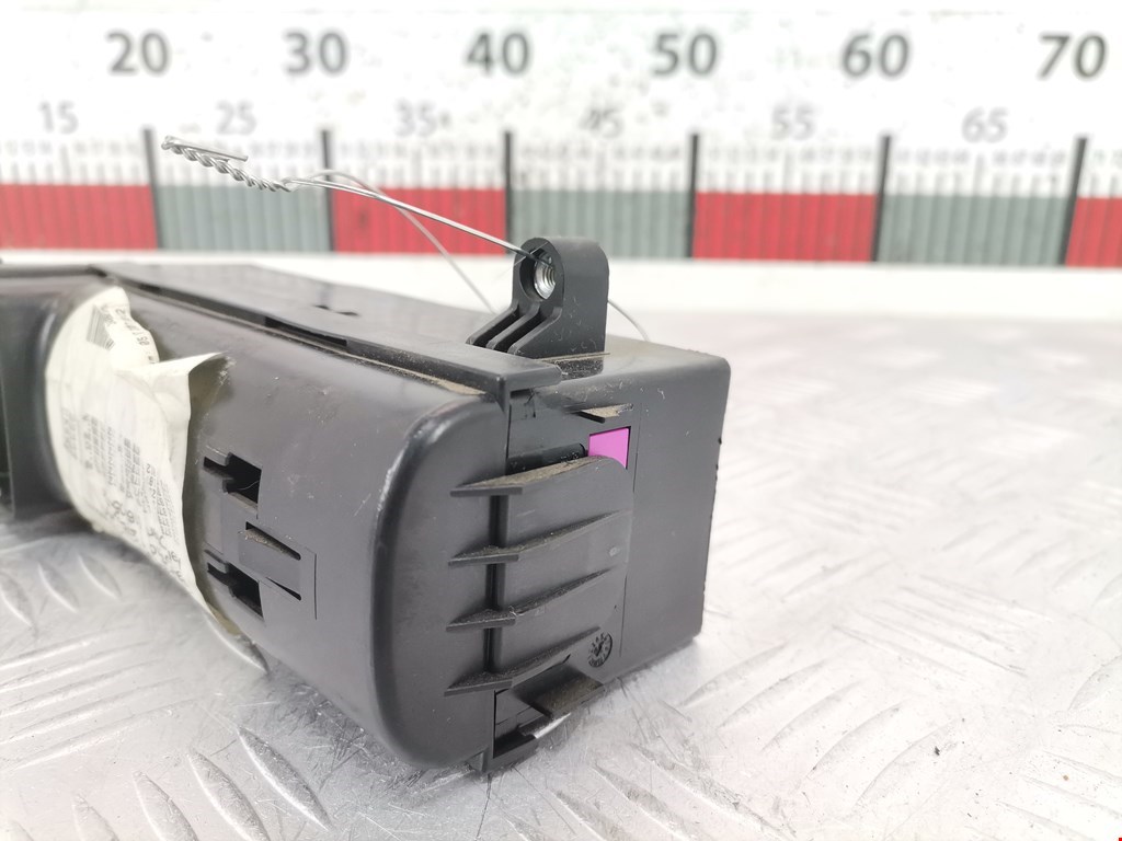 Датчик уровня в бачок омывателя VOLKSWAGEN Touran 2003-2010