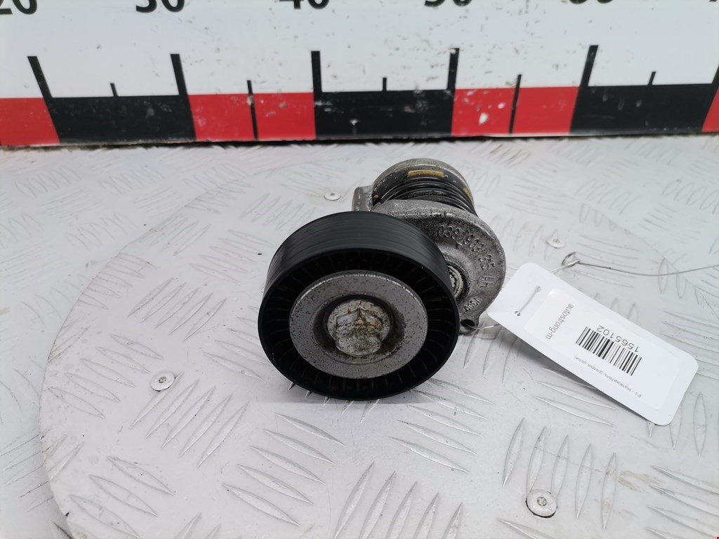 Натяжитель ремня генератора (приводного поликлинового ремня Volkswagen Passat 7 (2012-2015)