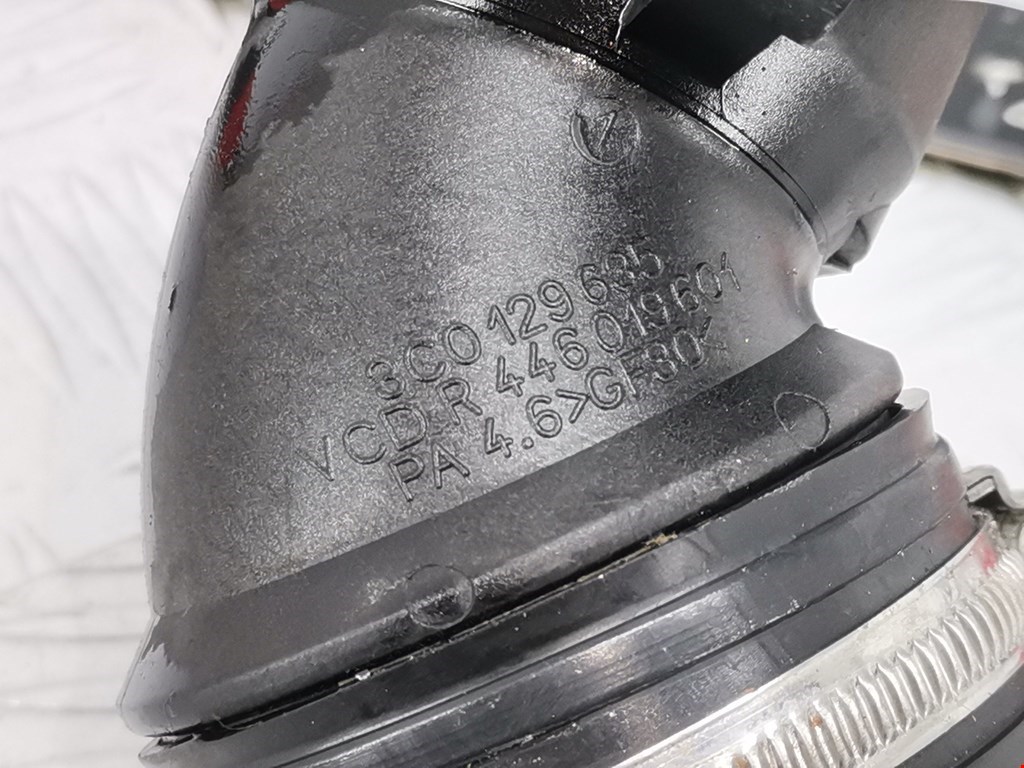 Патрубок воздушного фильтра VOLKSWAGEN Passat B7 2011-2015