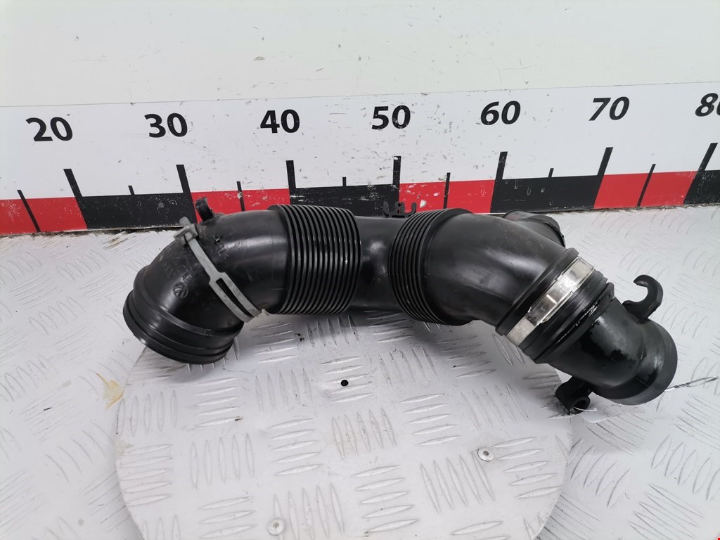 Патрубок воздушного фильтра VOLKSWAGEN Passat B7 2011-2015