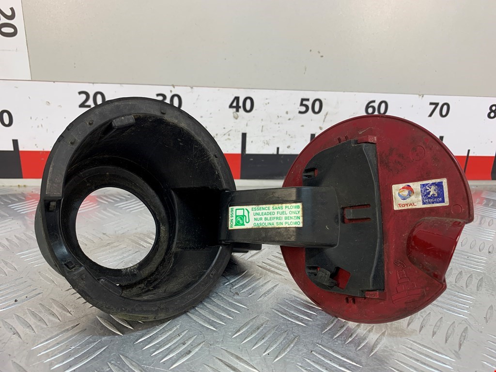 Лючок бензобака PEUGEOT Partner 2008-2018