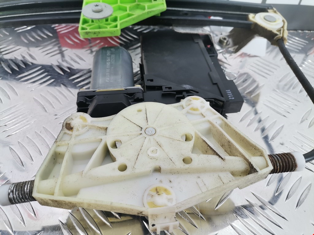 Стеклоподъемник задний левый AUDI A4 B6 2001-2005