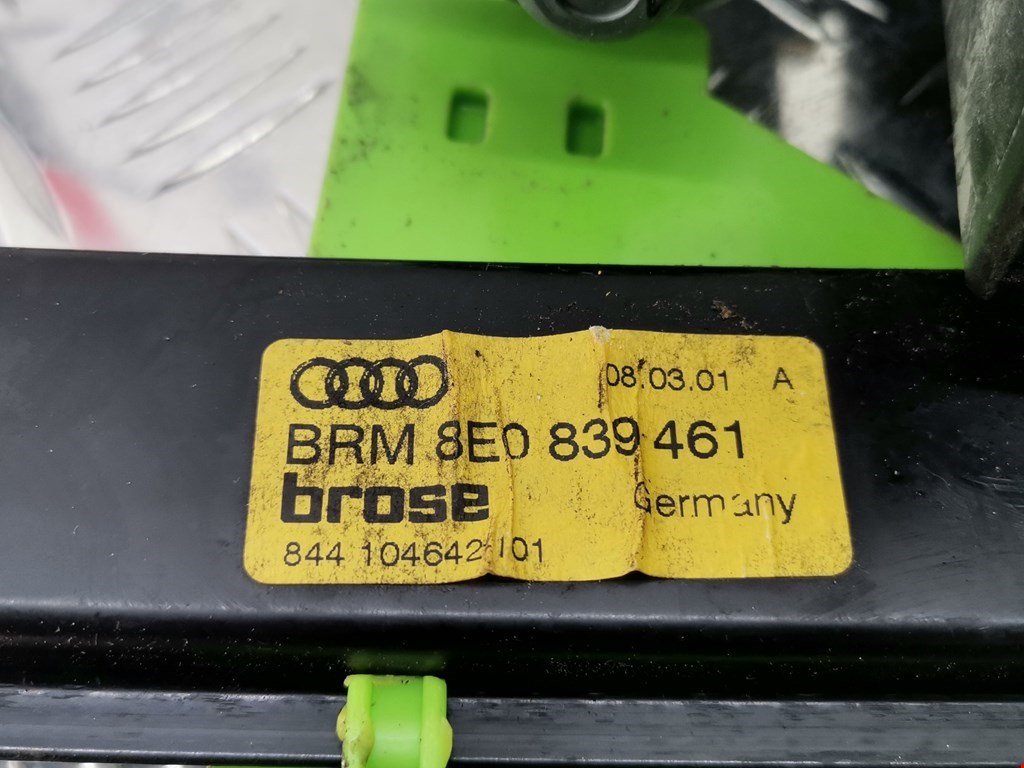 Стеклоподъемник задний левый AUDI A4 B6 2001-2005