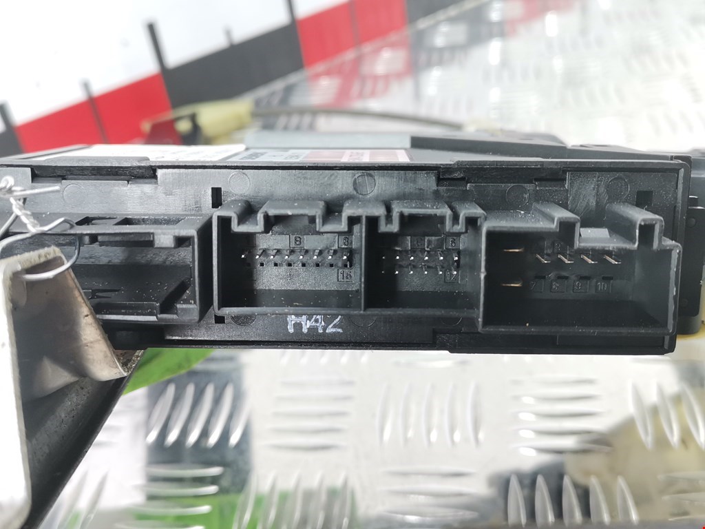 Стеклоподъемник задний левый AUDI A4 B6 2001-2005