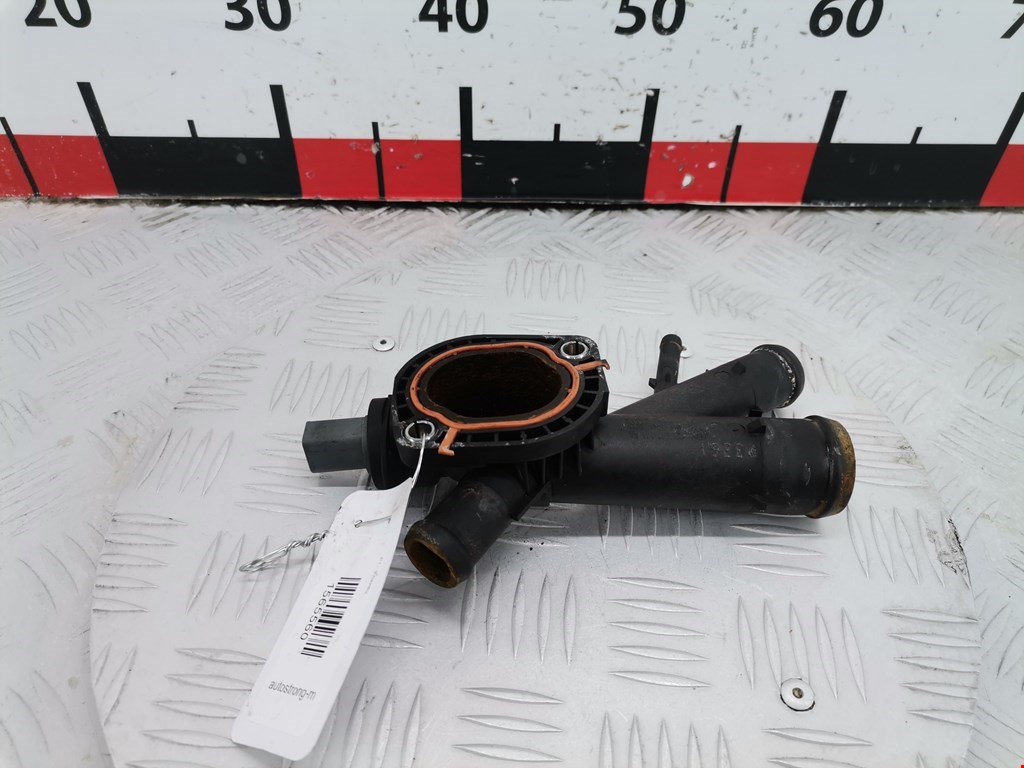 Тройник системы охлаждения VOLKSWAGEN Passat B7 2011-2015