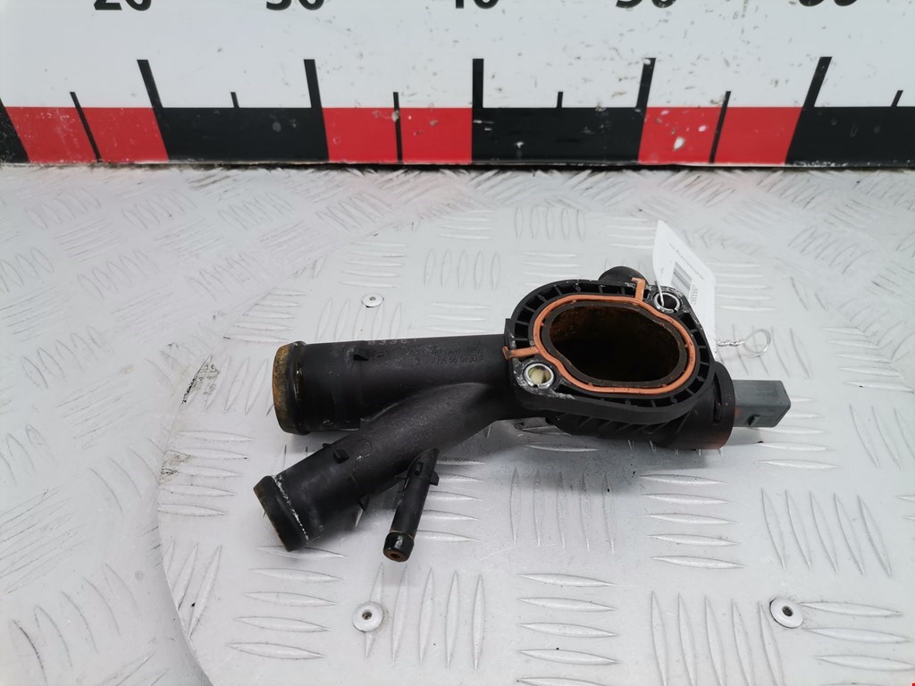 Тройник системы охлаждения VOLKSWAGEN Passat B7 2011-2015