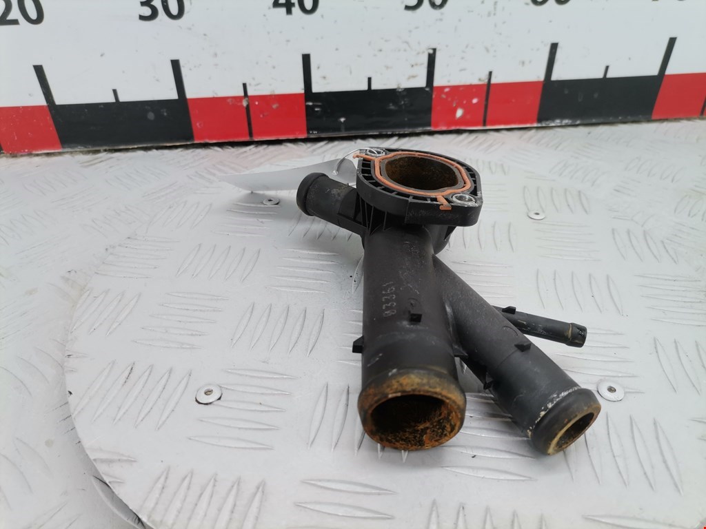 Тройник системы охлаждения VOLKSWAGEN Passat B7 2011-2015