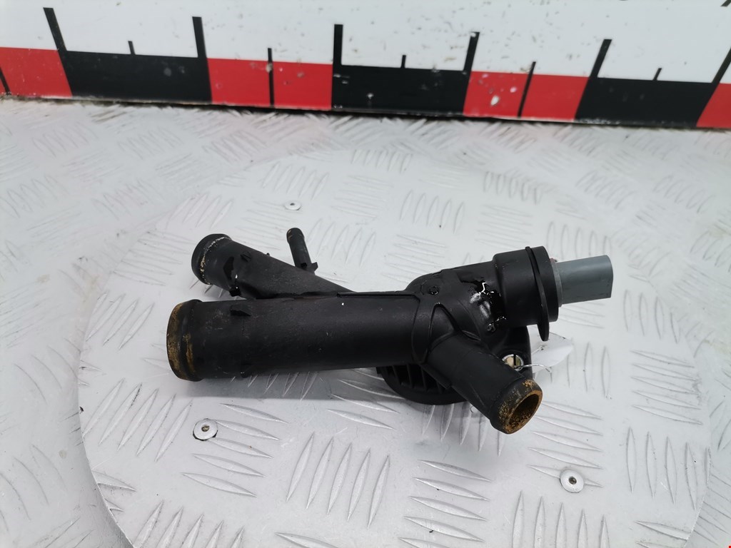 Тройник системы охлаждения VOLKSWAGEN Passat B7 2011-2015