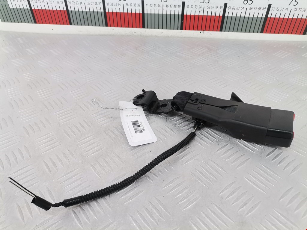 Замок ремня безопасности (преднатяжитель ремня безопасности) Toyota Avensis 3 (T270) (2009-2018)