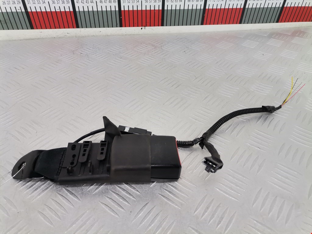 Замок ремня безопасности (преднатяжитель ремня безопасности) Toyota Avensis 3 (T270) (2009-2018)