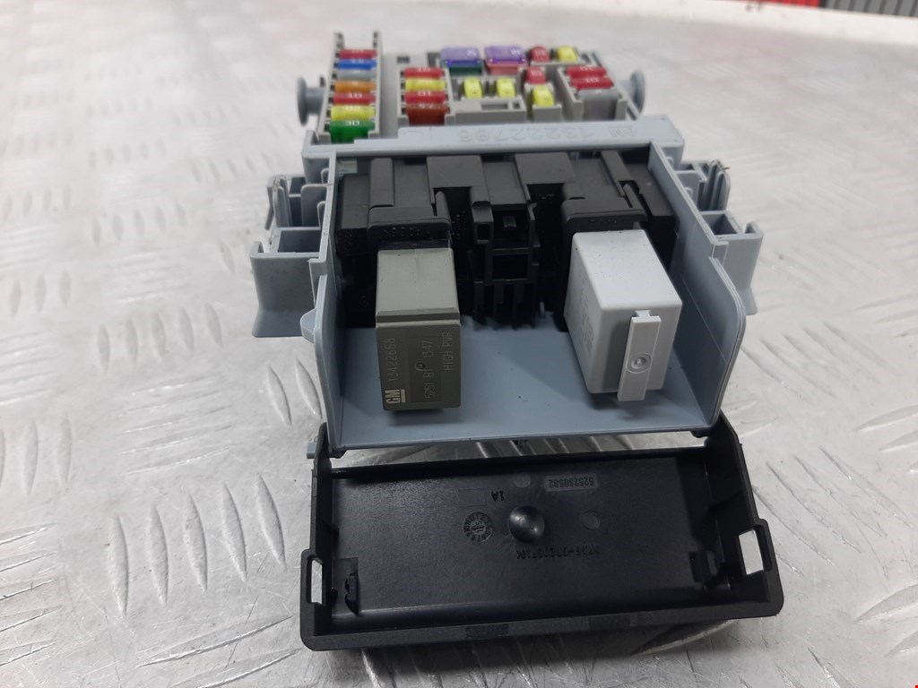 Датчик уровня в бачок омывателя OPEL Zafira C 2012-2019