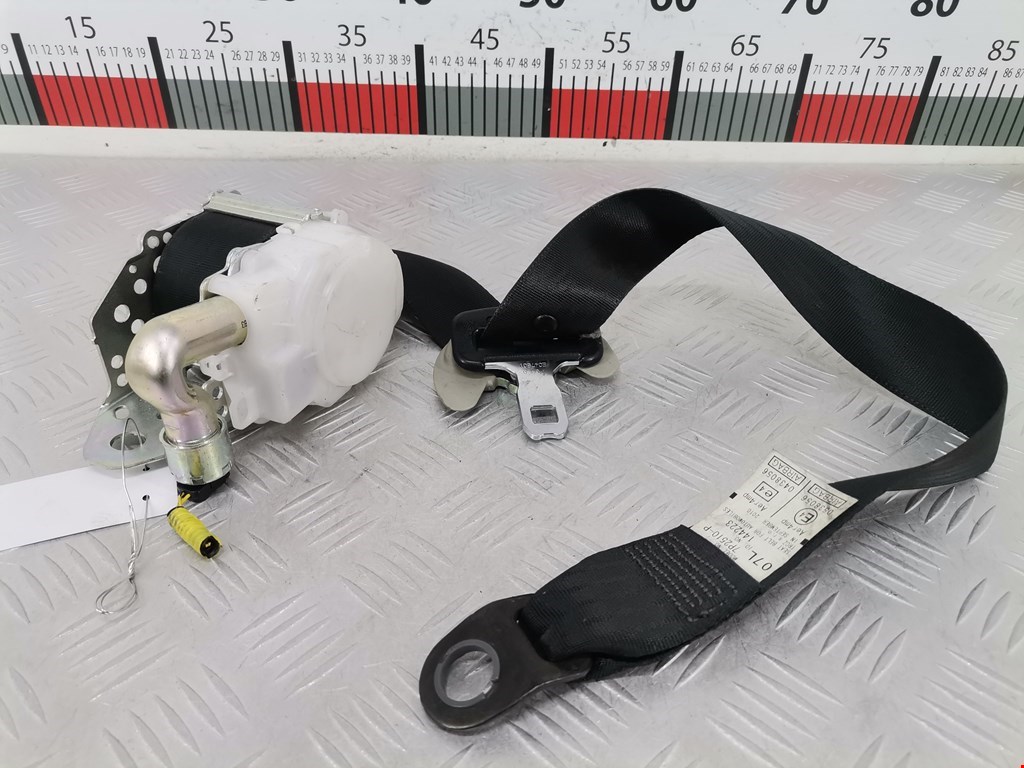 Ремень безопасности передний левый Toyota Avensis 3 (T270) (2009-2018)