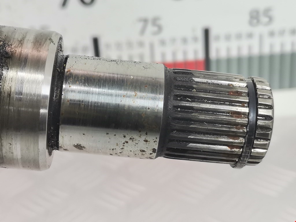 Полуось (привод, приводной вал) передняя левая FORD Focus III 2011-2019