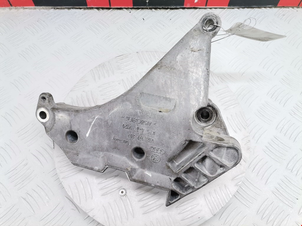 Кронштейн (крепление лапа) двигателя Volkswagen Jetta 6 (2010-2018)