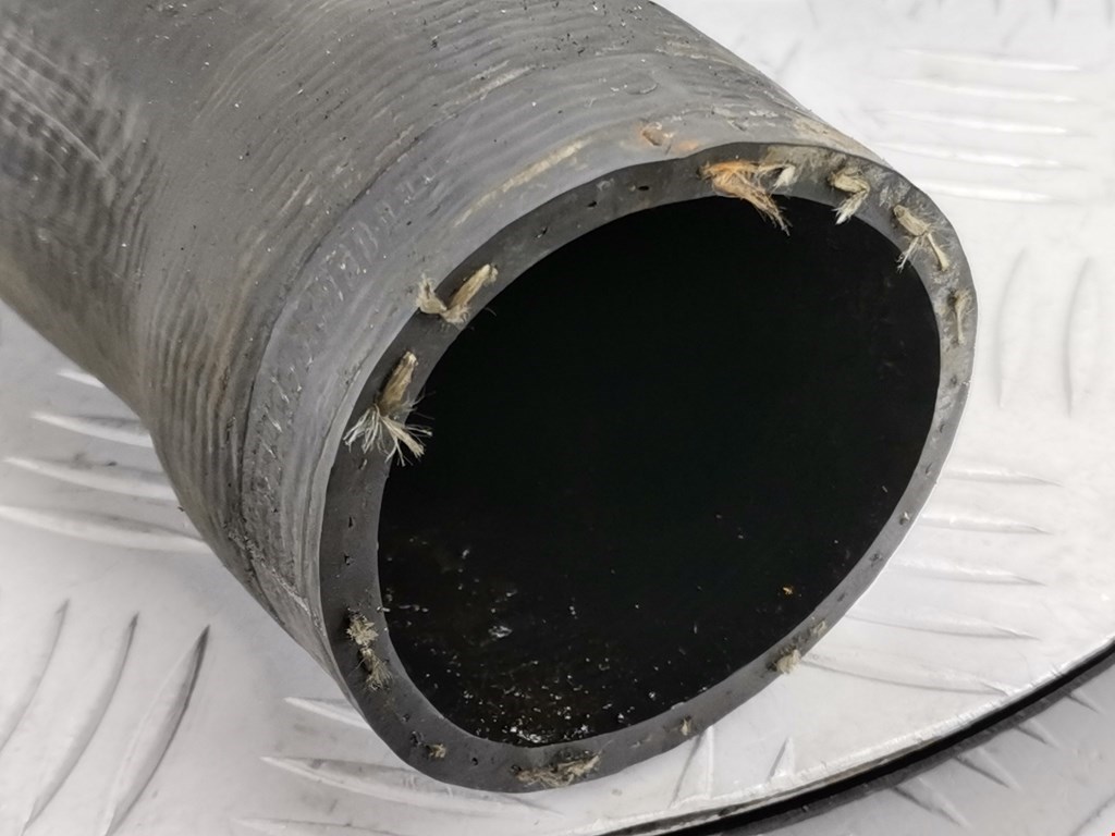 Патрубок интеркулера VOLKSWAGEN Jetta VI 2011-2017