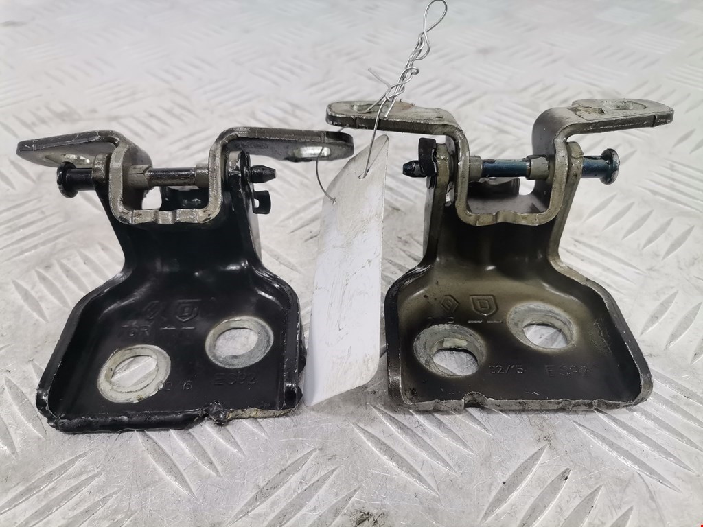 Петля двери передней левой Renault Sandero 2 (2013-2022)