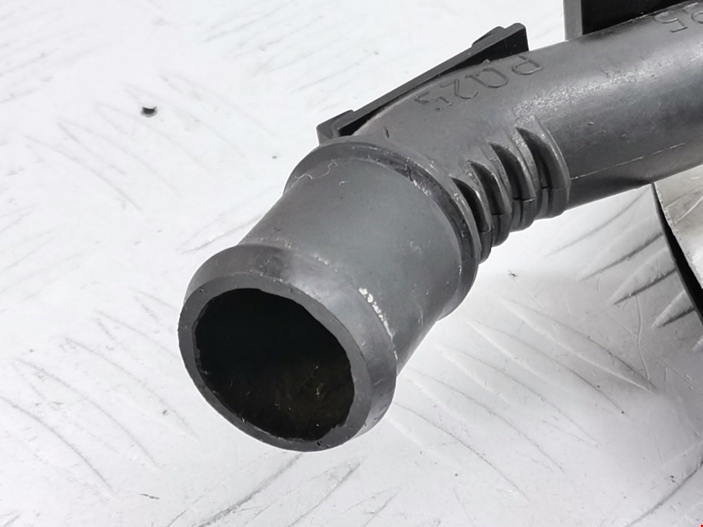 Патрубок VOLKSWAGEN Touran 2003-2010