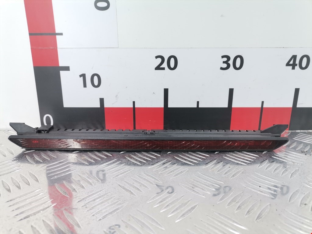 Фонарь дополнительный тормозной (стоп-сигнал) Volkswagen Passat 5 GP (2000-2005)