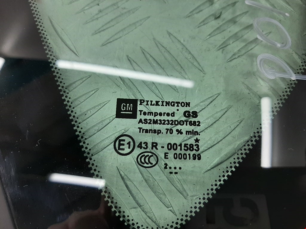 Стекло кузовное глухое левое OPEL Astra J 2009-2017