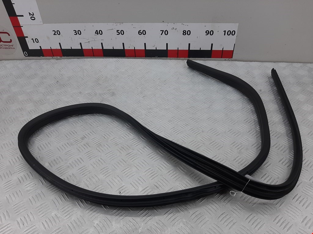 Уплотнитель двери FORD Focus III 2011-2019