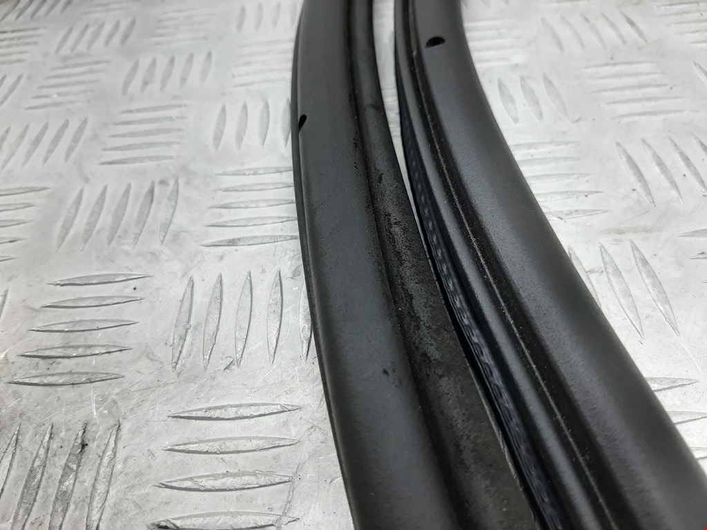 Уплотнитель двери AUDI Q7 I 2006-2015