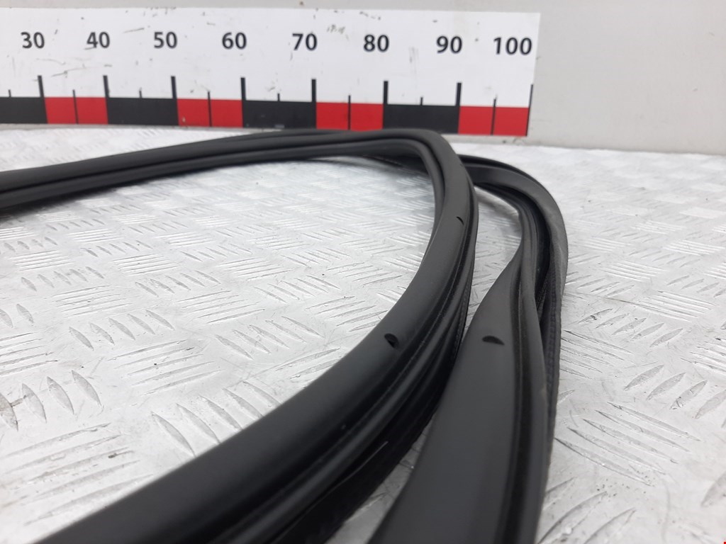 Уплотнитель двери AUDI Q7 I 2006-2015