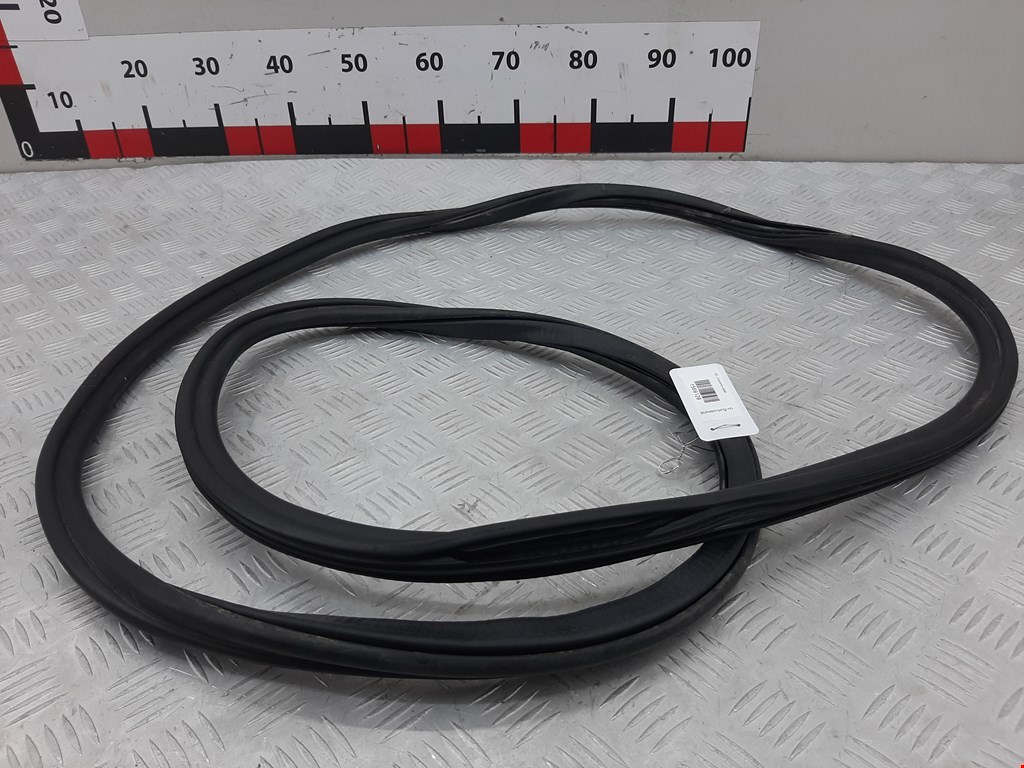 Уплотнитель двери AUDI A4 B8 2007-2015