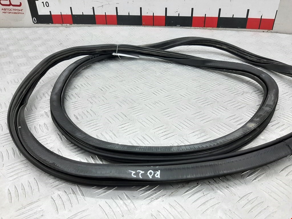 Уплотнитель двери AUDI A4 B8 2007-2015