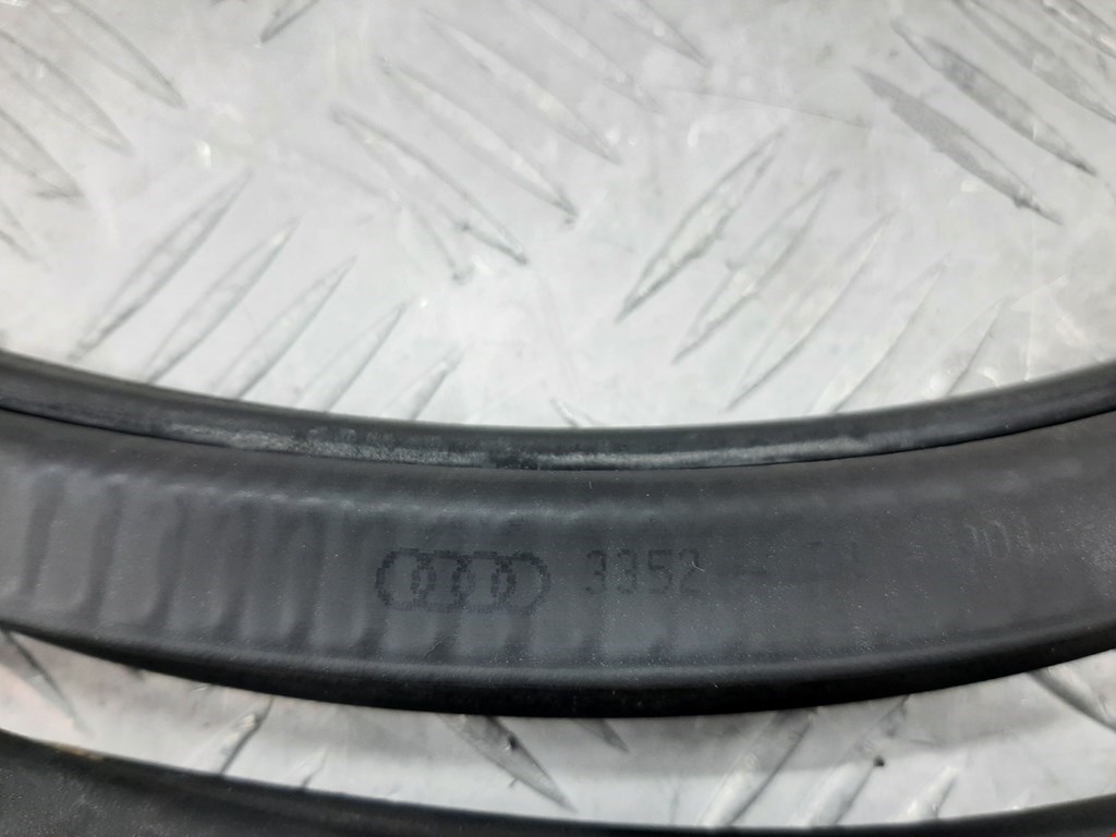 Уплотнитель двери AUDI A4 B8 2007-2015