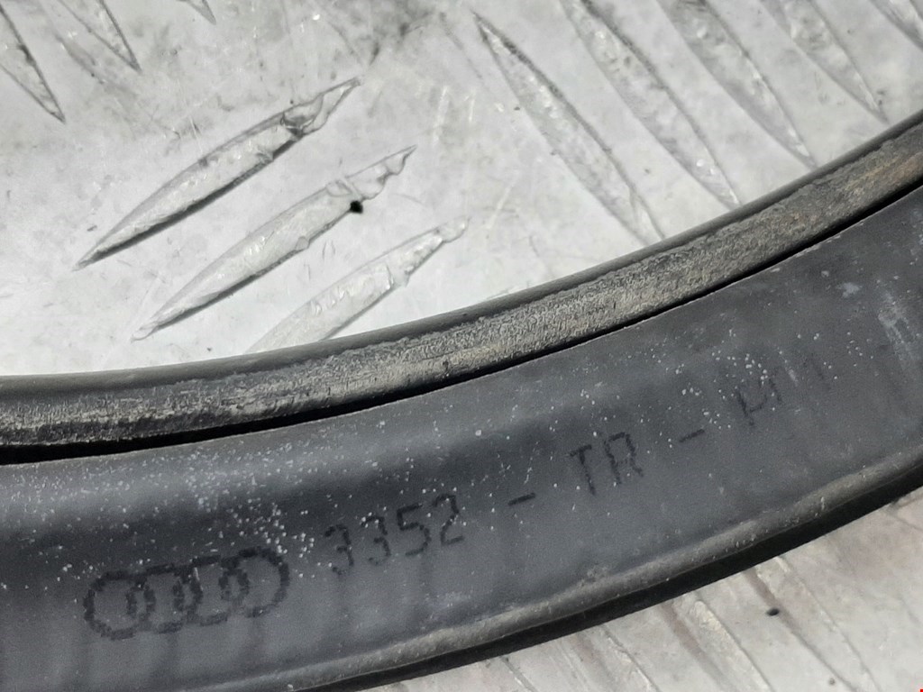 Уплотнитель двери AUDI A4 B8 2007-2015