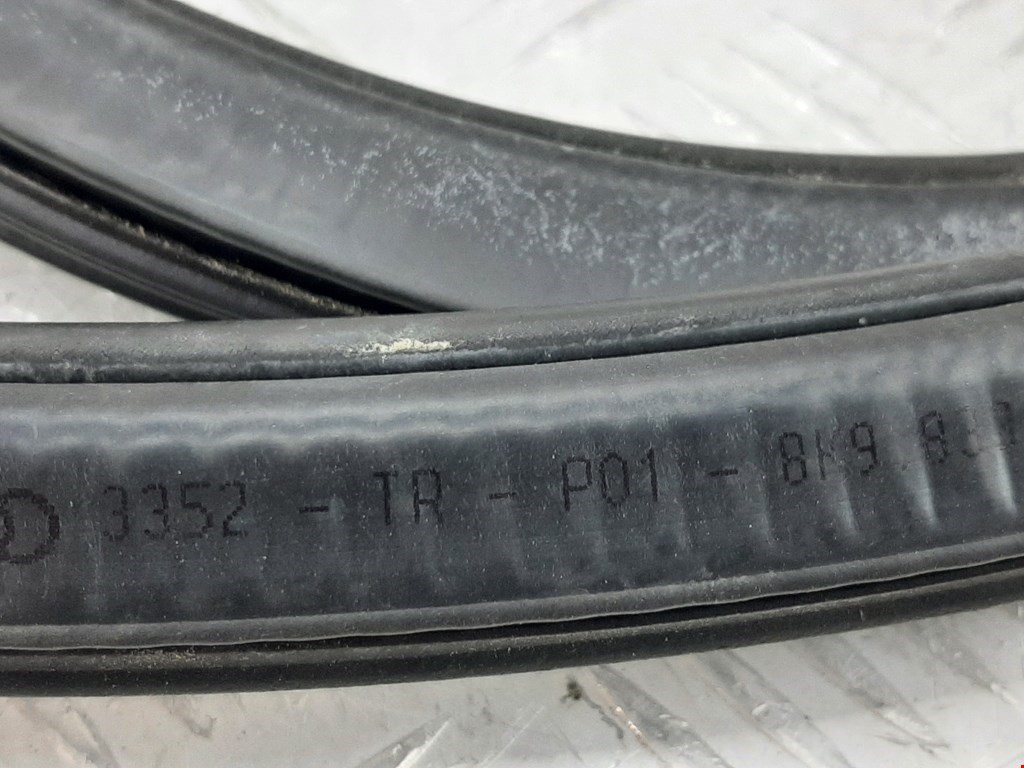 Уплотнитель двери AUDI A4 B8 2007-2015