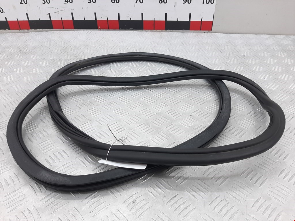 Уплотнитель двери AUDI A4 B8 2007-2015