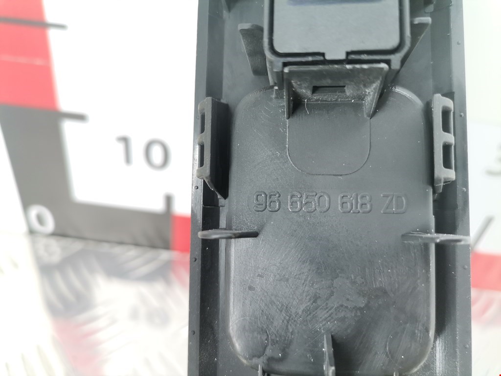 Кнопка стеклоподъемника PEUGEOT Partner 2008-2018