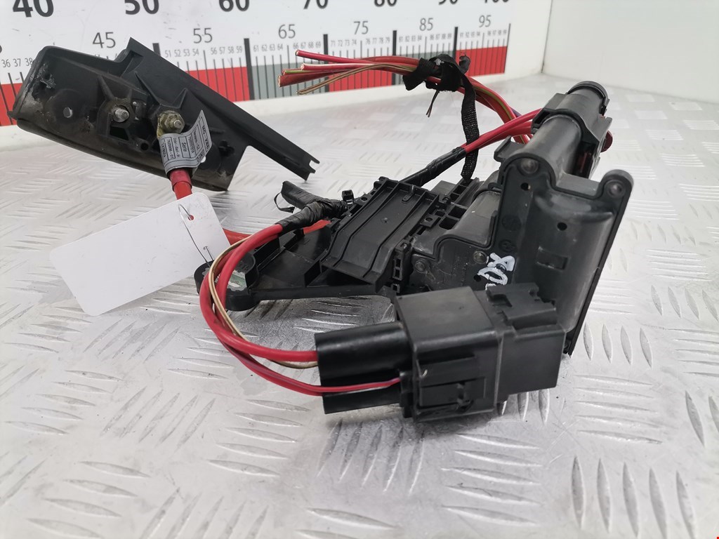 Датчик уровня в бачок омывателя BMW 3er F30/F31/F80 2011-2019