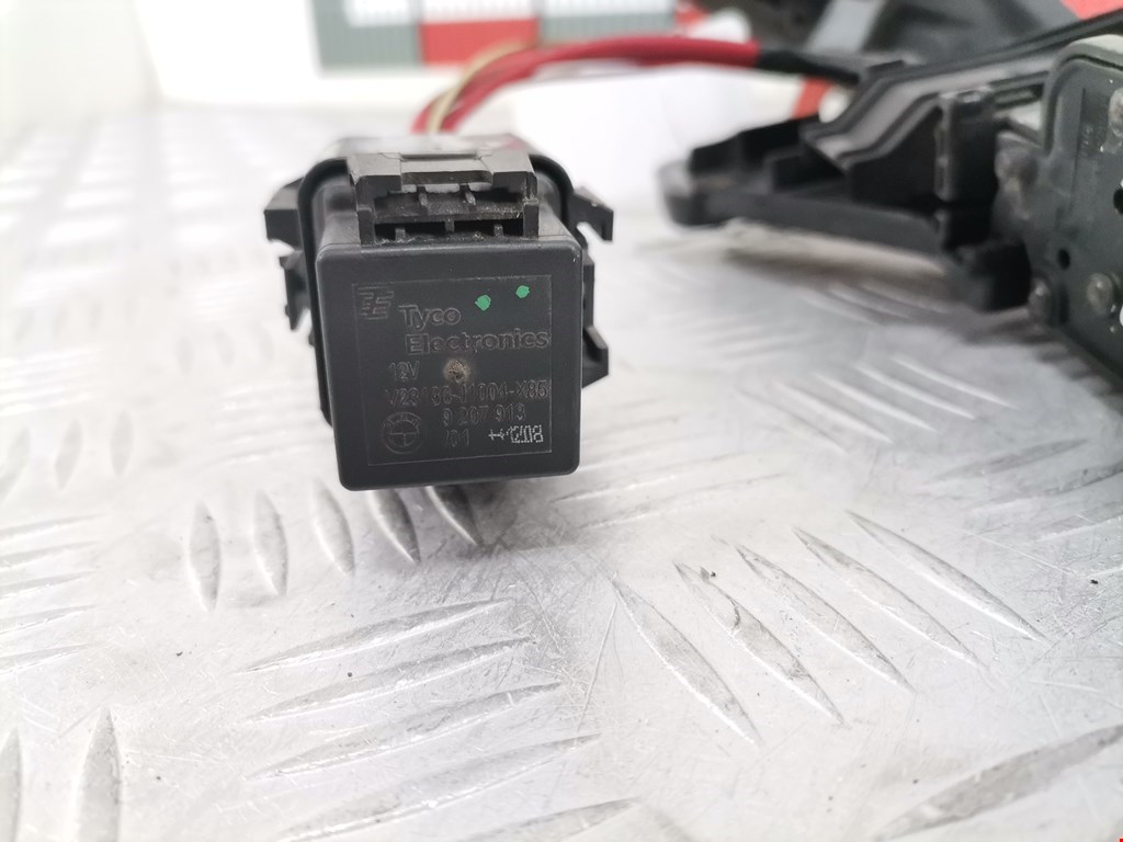 Датчик уровня в бачок омывателя BMW 3er F30/F31/F80 2011-2019