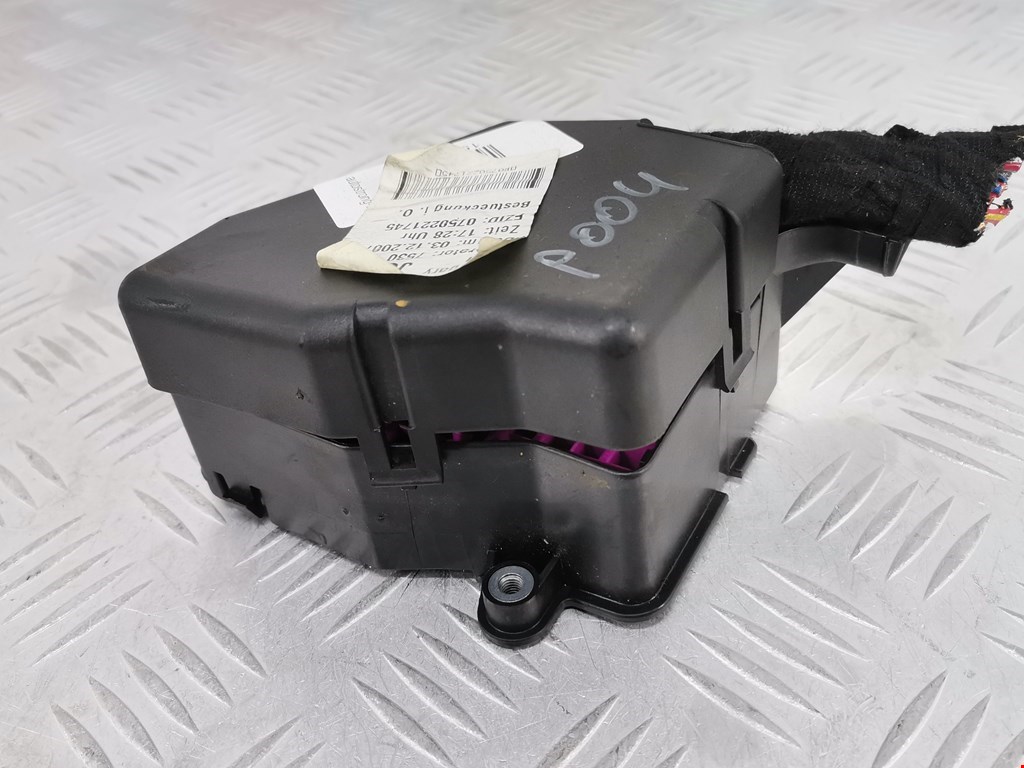 Датчик уровня в бачок омывателя AUDI A6 C6 2004-2010