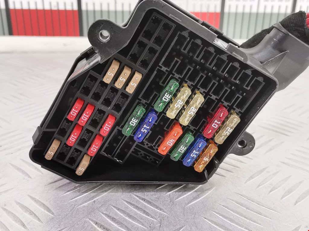 Датчик уровня в бачок омывателя AUDI A6 C6 2004-2010