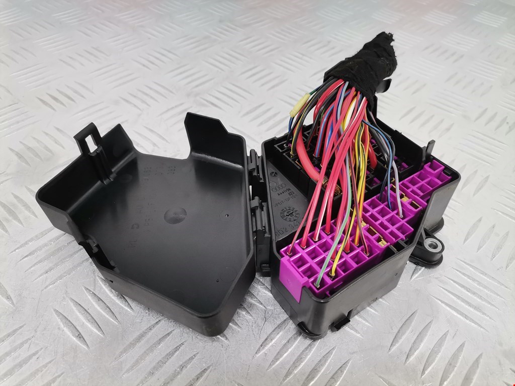 Датчик уровня в бачок омывателя AUDI A6 C6 2004-2010