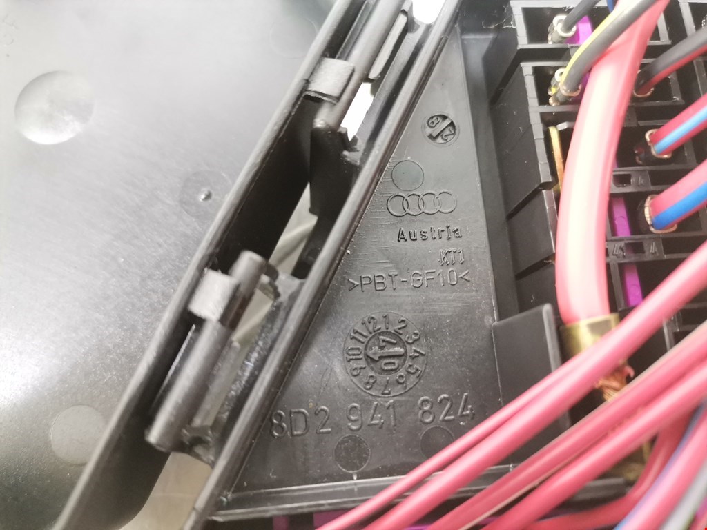 Датчик уровня в бачок омывателя AUDI A6 C6 2004-2010