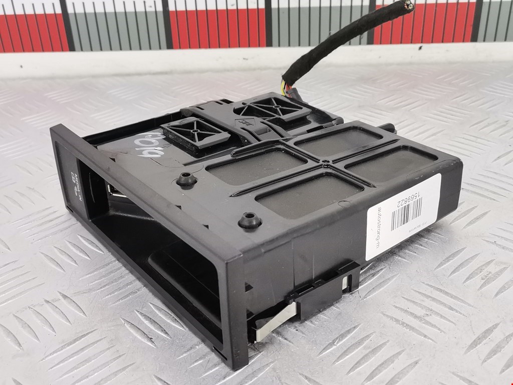 Магнитола VOLKSWAGEN Touran 2003-2010